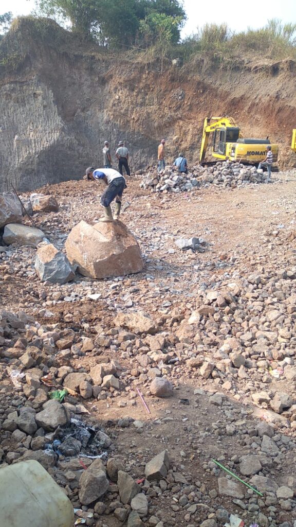 Pernyataan Gubernur Jabar Diduga Diabaikan, Aktivitas Galian C di Mekarjaya Terus Berjalan, Warga Keluhkan Debu dan Jalan Rusak