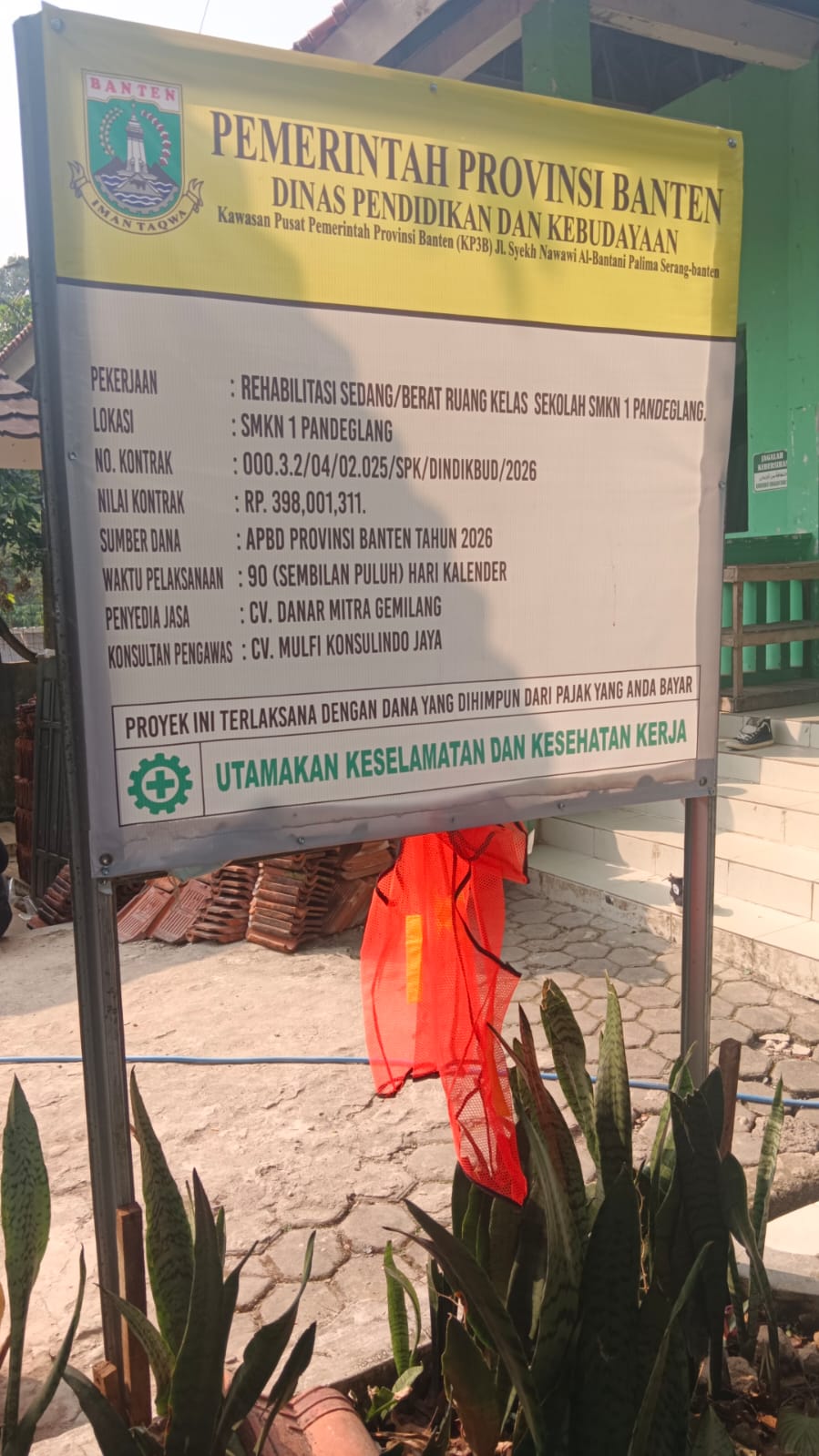 Diduga Instalasi Listrik Proyek Rehabilitasi SMKN 1 Pandeglang Tidak Tertanam Rapi, Pengawasan Dipertanyakan