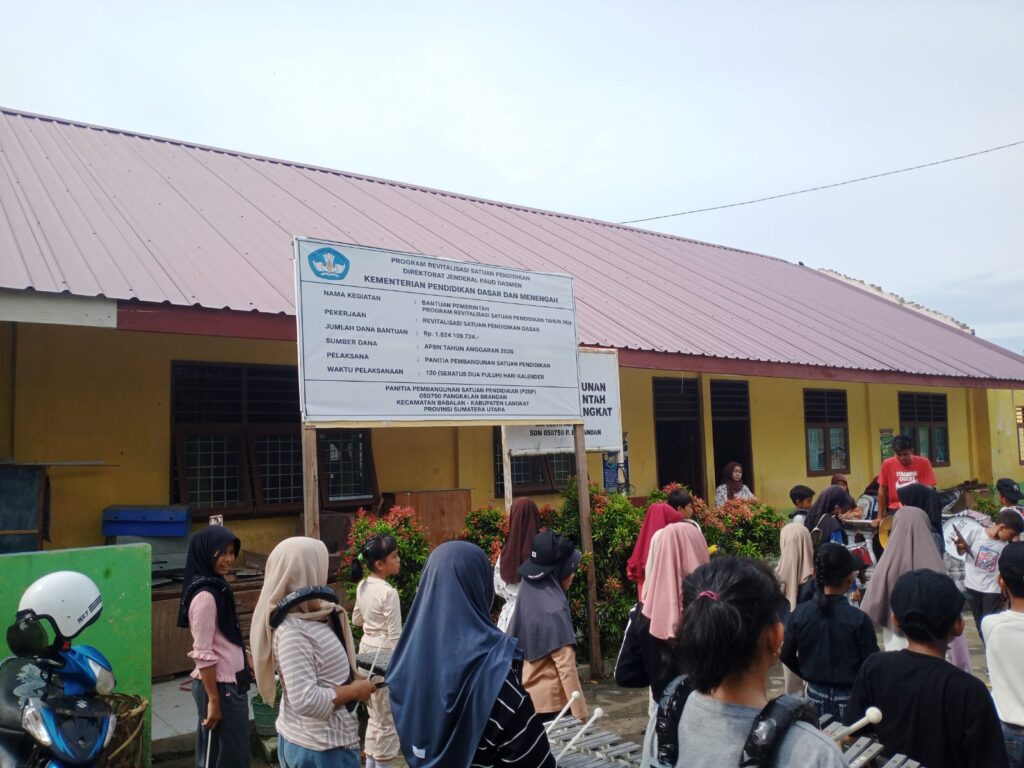 PROYEK REVITALISASI SD NEGERI 050750 PANGKALAN BRANDAN SENILAI RP1,6 MILIAR DIDUGA MENYIMPANG DARI RAB, KEPALA SEKOLAH BUNGKAM