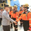 Terus Bergerak, Polri Kembali Kirim Personel K9 dan 2,5 Ton Logistik untuk Korban Gempa NTT