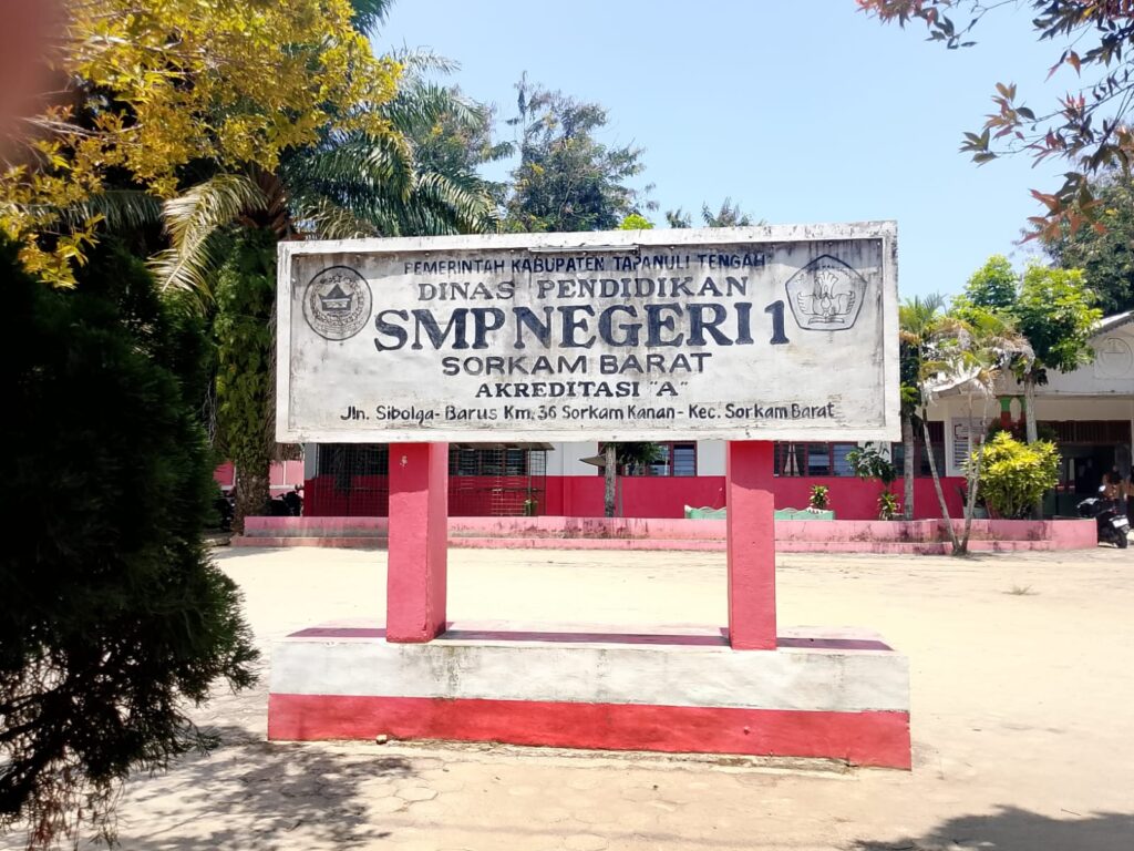 DPC LSM ELANG MAS Tapanuli Tengah Dan Jurnalis Sambangi SMPN 1 Sorkam Barat, Kepsek Diduga Hindari Konfirmasi.