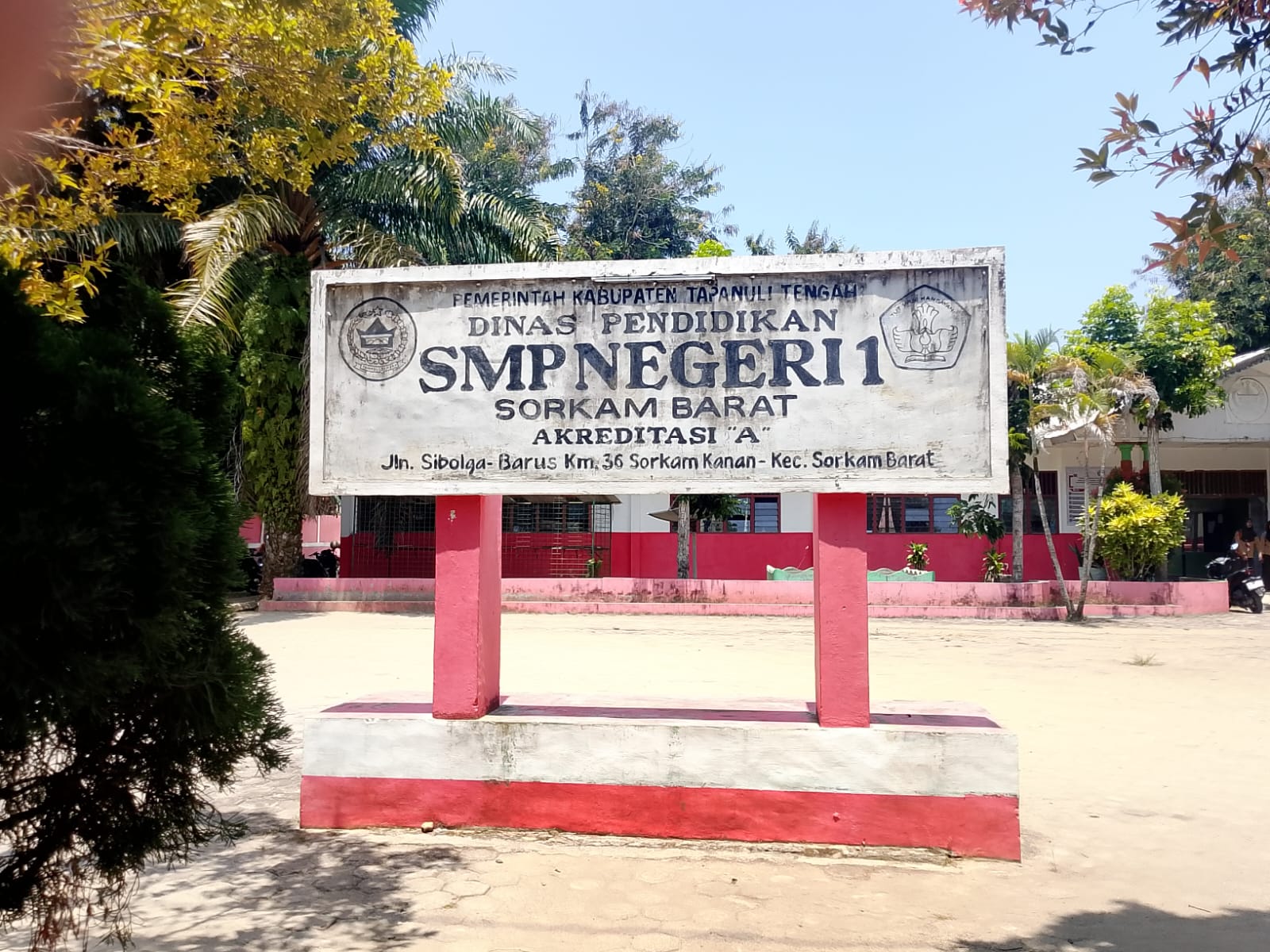 DPC LSM ELANG MAS Tapanuli Tengah Dan Jurnalis Sambangi SMPN 1 Sorkam Barat, Kepsek Diduga Hindari Konfirmasi.