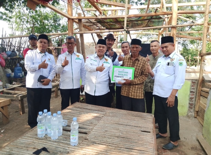 Abah Amad Warga Panjalin terima Bantuan Dari Baznas Provinsi.