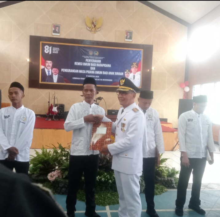 Bupati Bojonegoro Serahkan Remisi kepada Warga Binaan Lapas dalam HUT ke-81 Kemerdekaan RI