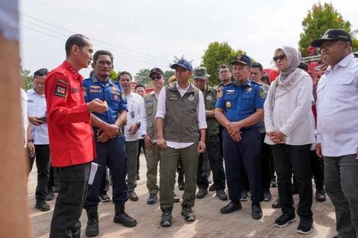 Menhut Raja Antoni Ingatkan Penerima Perhutanan Sosial Jaga Kawasan dari Karhutla
