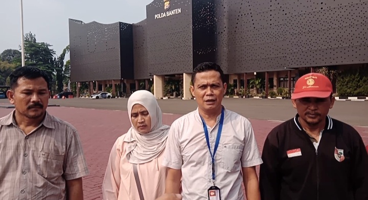 Keluarga Danu di dampingi Pengacara M Shodik bantah tudingan dugaan pencurian Sertifikat Tanah