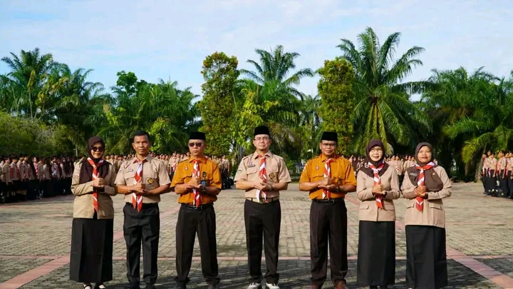 Tanamkan Cinta Tanah Air melalui Pelantikan Kacu di SMAN 1 Matauli Pandan