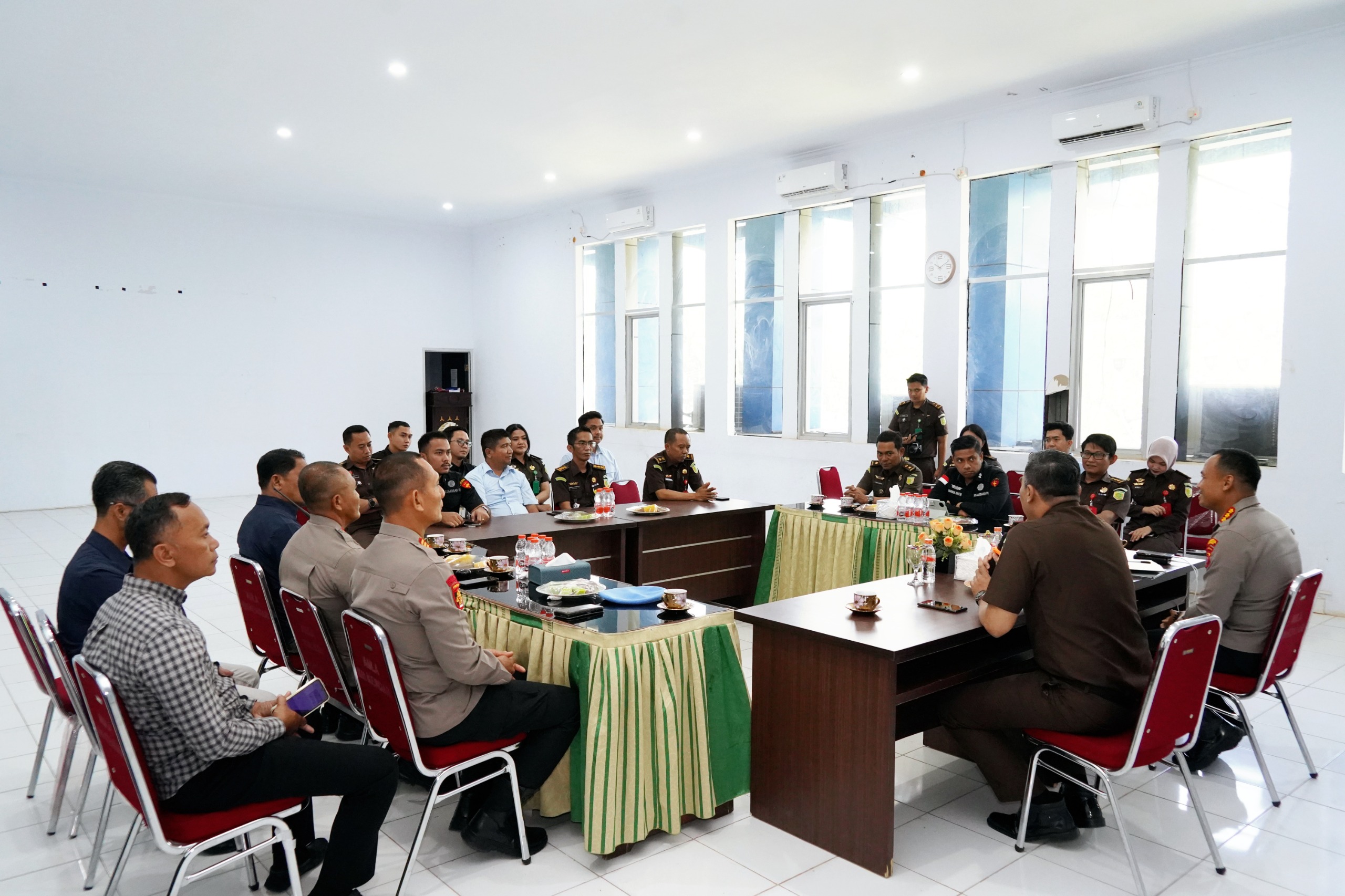 PERKUAT SINERGI, KAPOLRESTA KENDARI LAKSANAKAN SILAHTURAHMI KE KEJAKSAAN NEGERI KENDARI