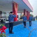Pemkab Batu Bara Gelar Upacara HKN, ASN Diingatkan Perkuat Disiplin dan Pelayanan Publik  BATU BARA — Pemerintah Kabupaten Batu Bara kembali menggelar Upacara Hari Kesadaran Nasional (HKN) sebagai momentum untuk memperkuat kedisiplinan, integritas, dan tanggung jawab aparatur sipil negara (ASN) dalam memberikan pelayanan terbaik kepada masyarakat.  Upacara yang berlangsung di Halaman Kantor Bupati Batu Bara, Kecamatan Lima Puluh, Kamis (17/9/2026), diikuti jajaran ASN di lingkungan Pemerintah Kabupaten Batu Bara.  Bupati Batu Bara Dr. H. Baharuddin Siagian, S.H., M.Si., C.L.A., diwakili Pj. Sekretaris Daerah (Sekda) Batu Bara Rusian Heri, yang memimpin jalannya upacara sekaligus menyampaikan amanat Bupati.  Dalam amanatnya, Rusian Heri menegaskan bahwa Hari Kesadaran Nasional yang diperingati setiap tanggal 17 bukan sekadar agenda seremonial pemerintahan. Momentum tersebut menjadi pengingat bagi seluruh ASN untuk terus meningkatkan kesadaran terhadap tugas, tanggung jawab, serta peran sebagai abdi negara sekaligus pelayan masyarakat.  “Peringatan Hari Kesadaran Nasional hendaknya menjadi momentum untuk memperkuat kesadaran, meningkatkan kualitas kinerja, serta menumbuhkan semangat dan tanggung jawab dalam menjalankan tugas dan kewajiban sebagai abdi negara dan pelayan masyarakat,” demikian inti amanat yang disampaikan.  Ia juga mengingatkan seluruh ASN agar senantiasa menjaga disiplin dan profesionalisme dalam melaksanakan tugas. Pelayanan kepada masyarakat, kata dia, harus terus diarahkan agar semakin optimal, responsif, dan berkualitas.  Pesan tersebut menjadi penting di tengah tuntutan masyarakat terhadap kinerja pemerintah yang semakin terbuka dan membutuhkan pelayanan yang cepat serta tepat.  Melalui Upacara HKN, jajaran Pemerintah Kabupaten Batu Bara diharapkan tidak hanya menjalankan rutinitas apel bulanan, tetapi juga mampu menerapkan nilai-nilai kedisiplinan dan integritas dalam pekerjaan sehari-hari.  Seluruh ASN juga didorong untuk memperkuat sinergi antarperangkat daerah sehingga program pemerintahan dan pembangunan dapat berjalan secara efektif serta memberikan manfaat nyata bagi masyarakat Batu Bara.  Dengan semangat Hari Kesadaran Nasional, Pemkab Batu Bara kembali mengingatkan bahwa kualitas pemerintahan tidak hanya diukur dari program yang dibuat, tetapi juga dari bagaimana aparatur menjalankan tugas dan memberikan pelayanan kepada masyarakat.