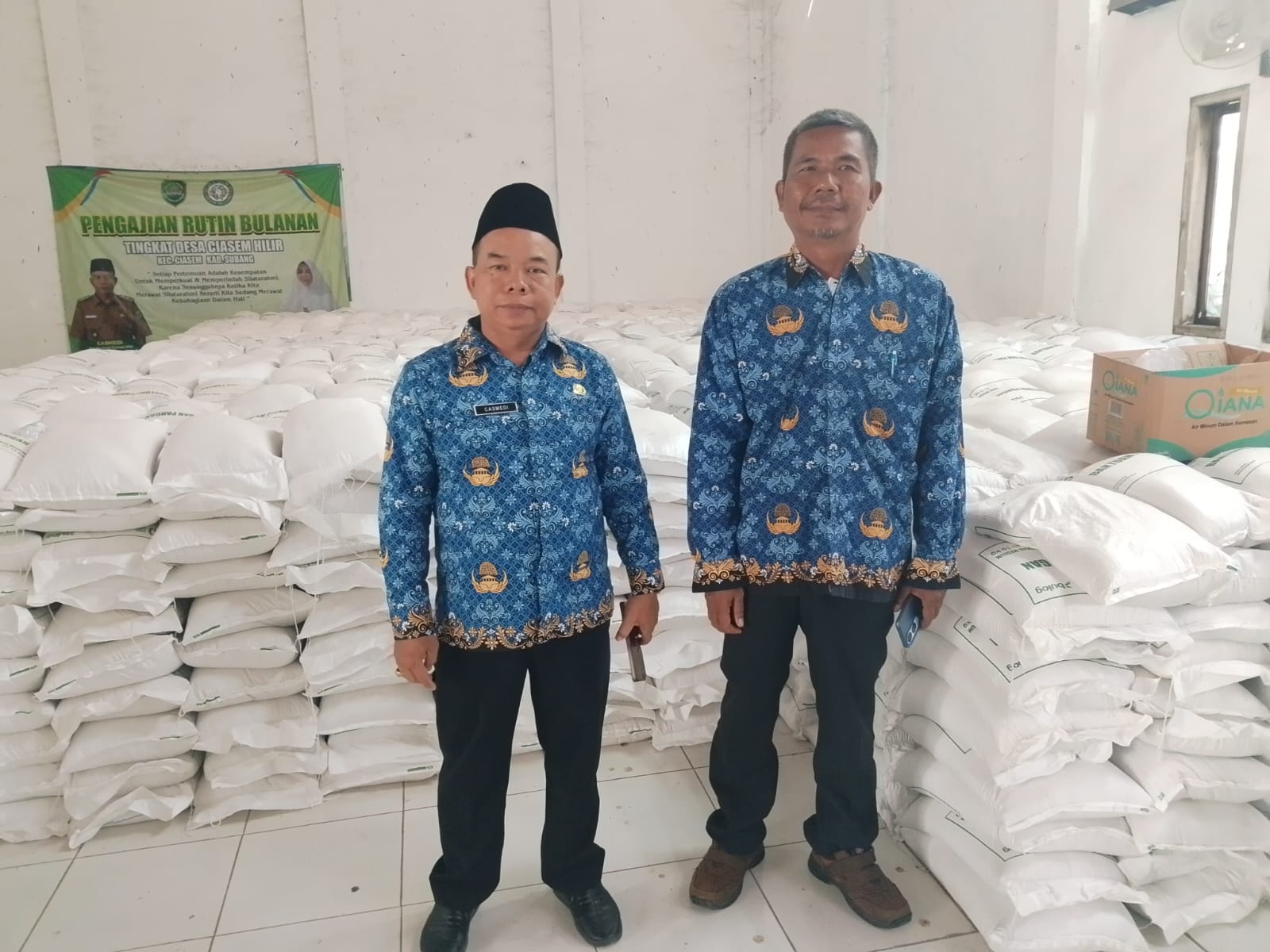 Desa Ciasem Hilir salurkan Bansos Pangan Beras Hari ke 2