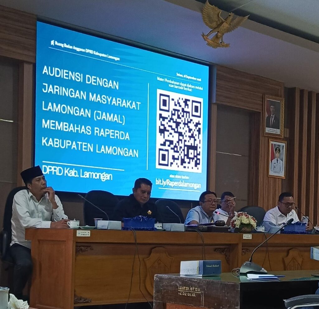 Baru Rampung 2 Raperda, Pimpinan DPRD Lamongan Ketok Palu Tutup Audiensi Sepihak