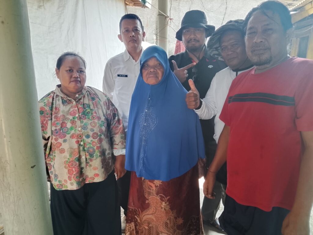 Kades Cilamayahilir Kunjungi Warga Penderita ODGJ, Wastini Mengaku Mendapat Bantuan Dari Pemerintah.