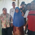 Kades Cilamayahilir Kunjungi Warga Penderita ODGJ, Wastini Mengaku Mendapat Bantuan Dari Pemerintah.