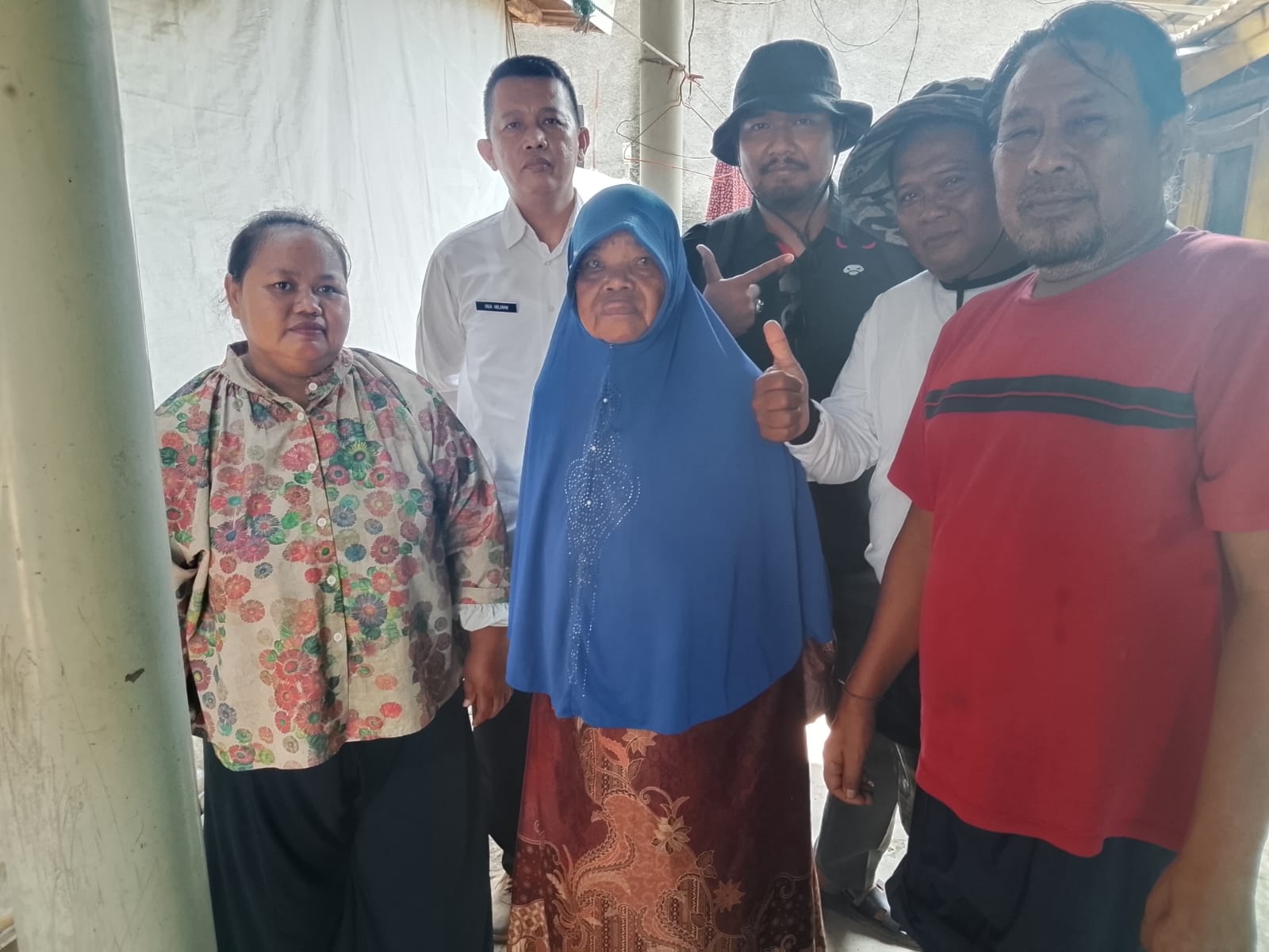 Kades Cilamayahilir Kunjungi Warga Penderita ODGJ, Wastini Mengaku Mendapat Bantuan Dari Pemerintah.