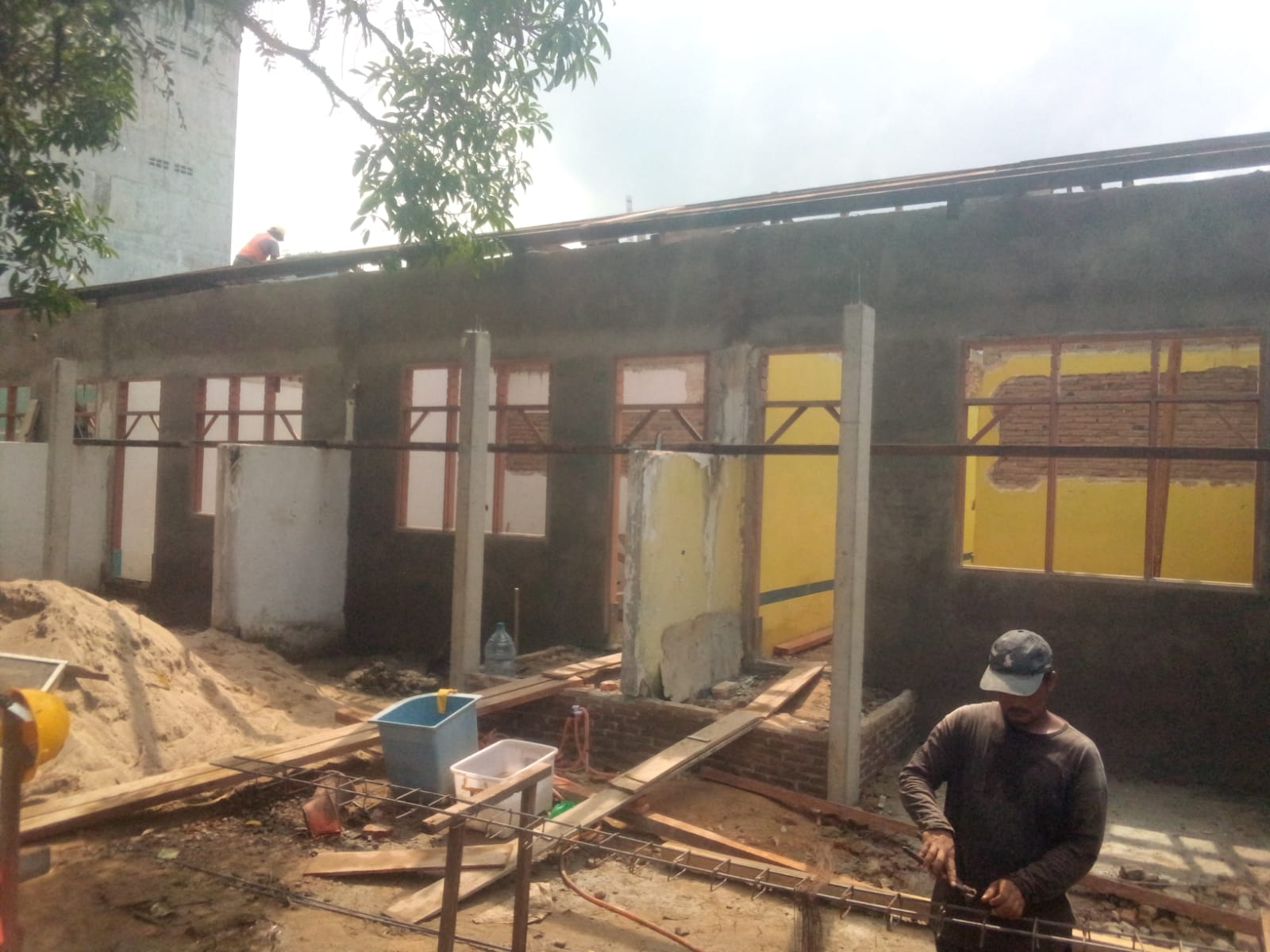 Konstruksi renovasi rumah negara di kota sibolga tidak memajang papan informasi