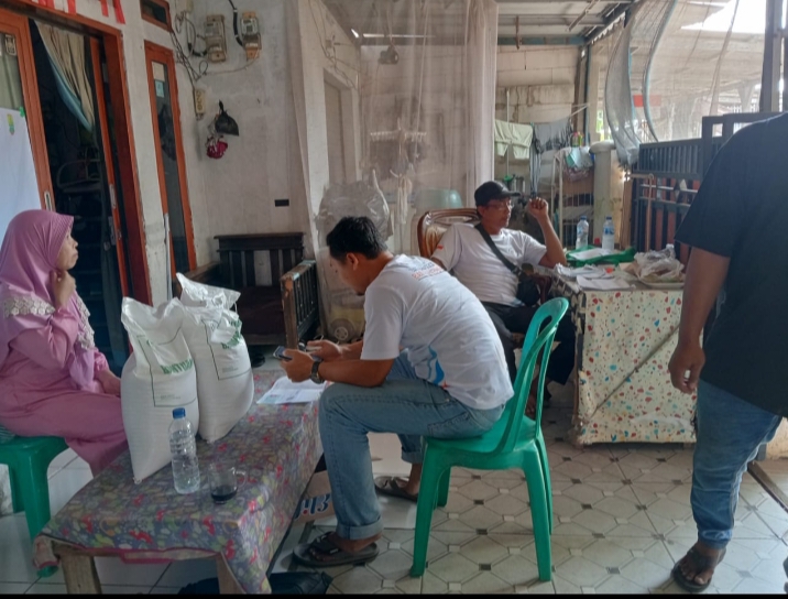 Penyaluran Bantuan Beras di Desa Batujaya Dipertanyakan, Warga Minta Penegak Hukum Turun ke Lokasi. 