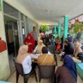 Bhabinkamtibmas Polsek Tamalate Sambangi Kantor Kelurahan Mangasa, Pantau Pembagian Beras Bulog