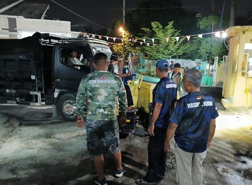 Jelang Pilkades Wadas, Mashudi Intensif Konsolidasi, Pengaspalan Jalan di Perum Parahyangan Jadi Perhatian Warga