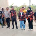 Cegah Banjir Musim Hujan, Polres Purwakarta Bersama Ormas dan Warga Bersihkan Sungai Cikembang