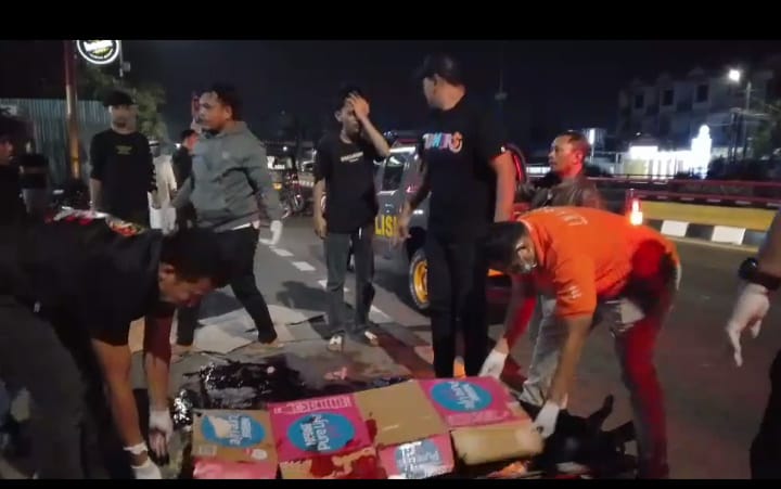 GENG MOTOR MENGGANAS DI MAKASSAR SATU TEWAS BERSIMBAH DARAH, SATU LUKA BERAT POLISI MASIH SELIDIKI MOTIF AKSI PENYERANGAN
