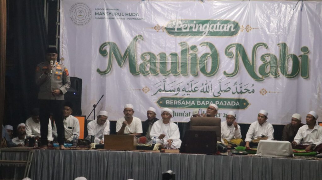 Maulid Nabi di Maniis, Kapolres Purwakarta Bersama Masyarakat Teladani Akhlak Rasulullah