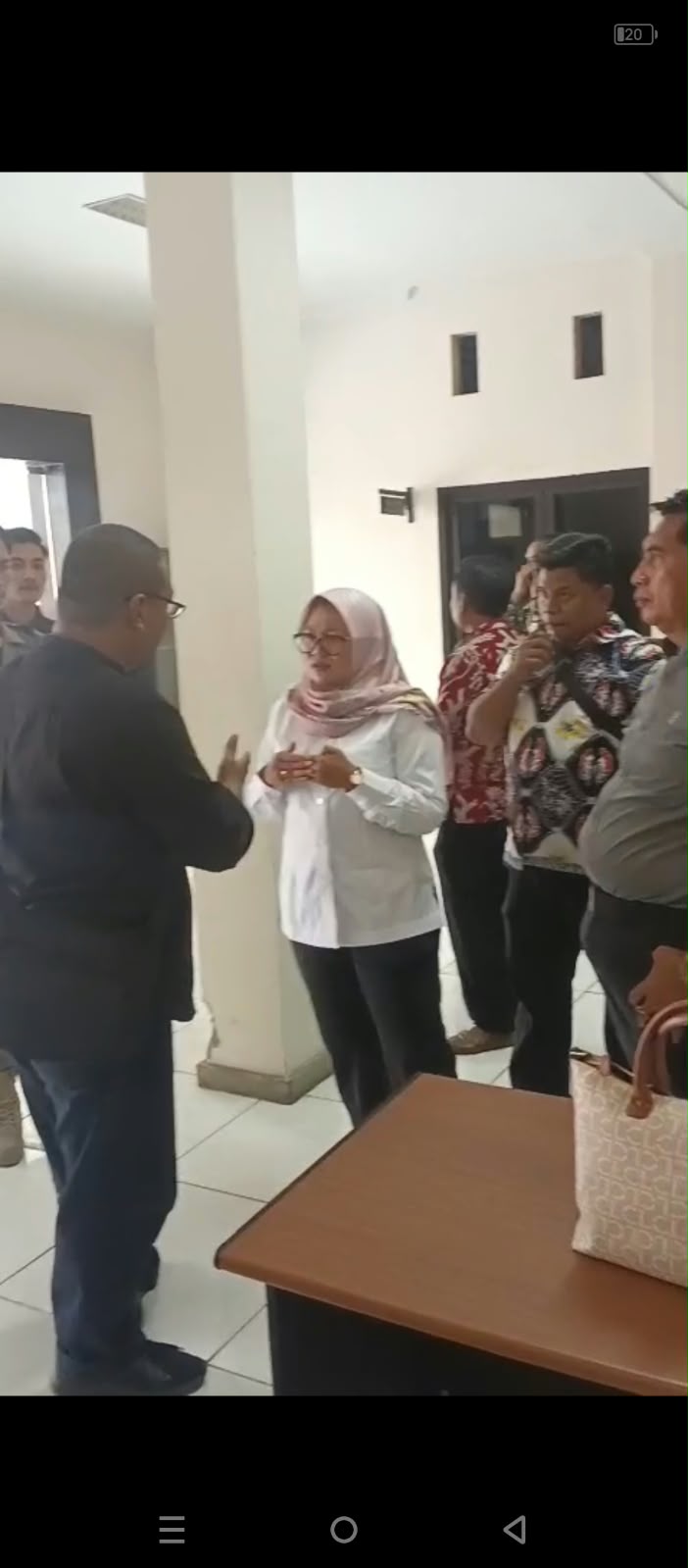 Rapat Pansus Raperda DPRD Lamongan Molor dan Sepi, Diprotes Aktivis JAMAL