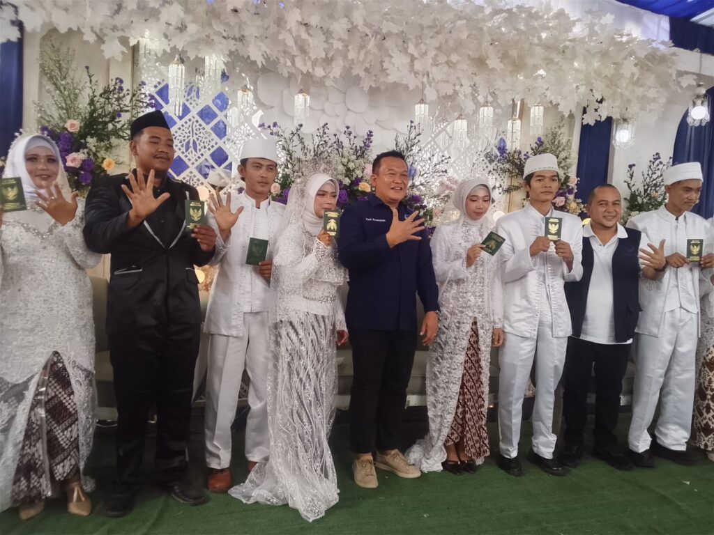 DPD NasDem Kabupaten Purwakarta Gelar Nikah Massal, Lima Pasangan Ikuti Prosesi Akad