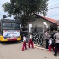 Polri Hadir Bersama Masyarakat, Dalmas Salurkan Air Bersih untuk SDN 2 Cicadas