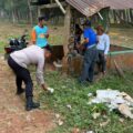 Ngosrek Bareng Aparatur Desa, Bhabinkamtibmas Polsek Campaka Ajak Warga Peduli Lingkungan
