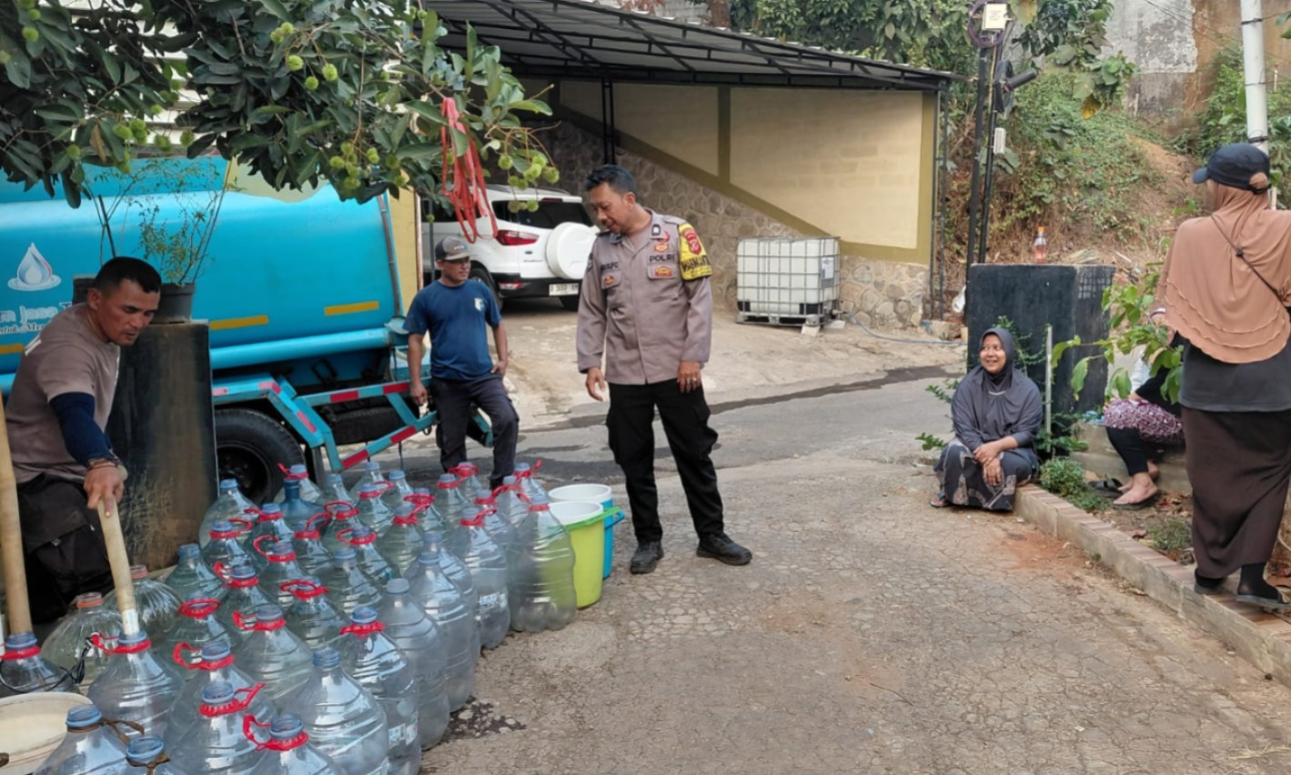 Polsek Jatiluhur Salurkan 4.000 Liter Air Bersih untuk Warga, Wujud Nyata Polri Hadir Membantu Masyarakat