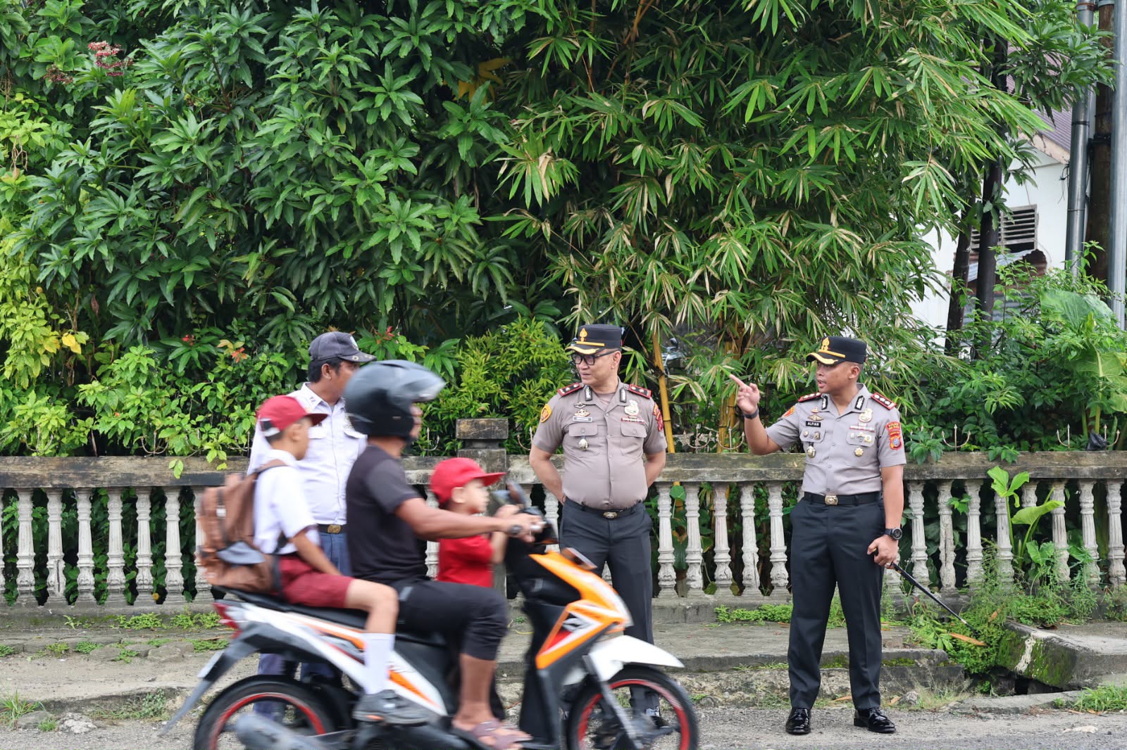 Polres Nias Selatan Teguhkan Kehadiran, Gatur Lalin Pagi Dukung Program SI HORAS Kapolda Sumut