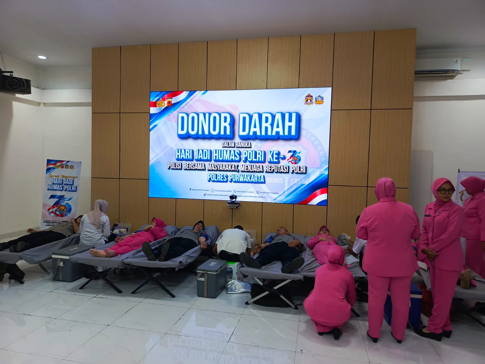 Bersama Insan Media, Polres Purwakarta Gelar Donor Darah Di HUT Ke-75 Humas Polri