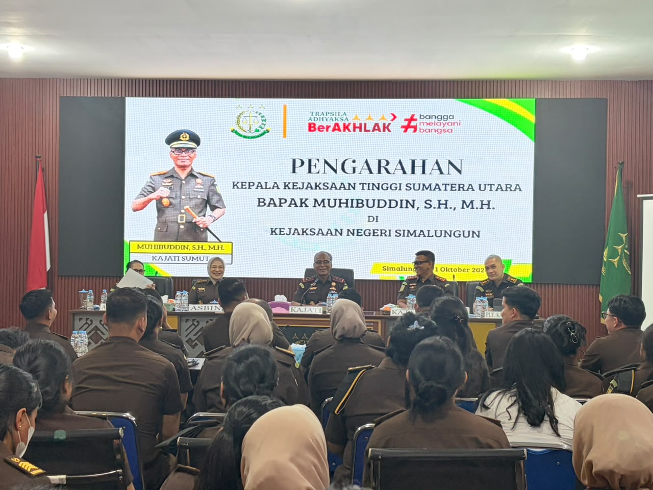 KAJATI SUMATERA UTARA BERI PENGARAHAN KEPADA JAJARAN KEJAKSAAN NEGERI SIMALUNGUN, TEKANKAN INTEGRITAS DAN PROFESIONALISME