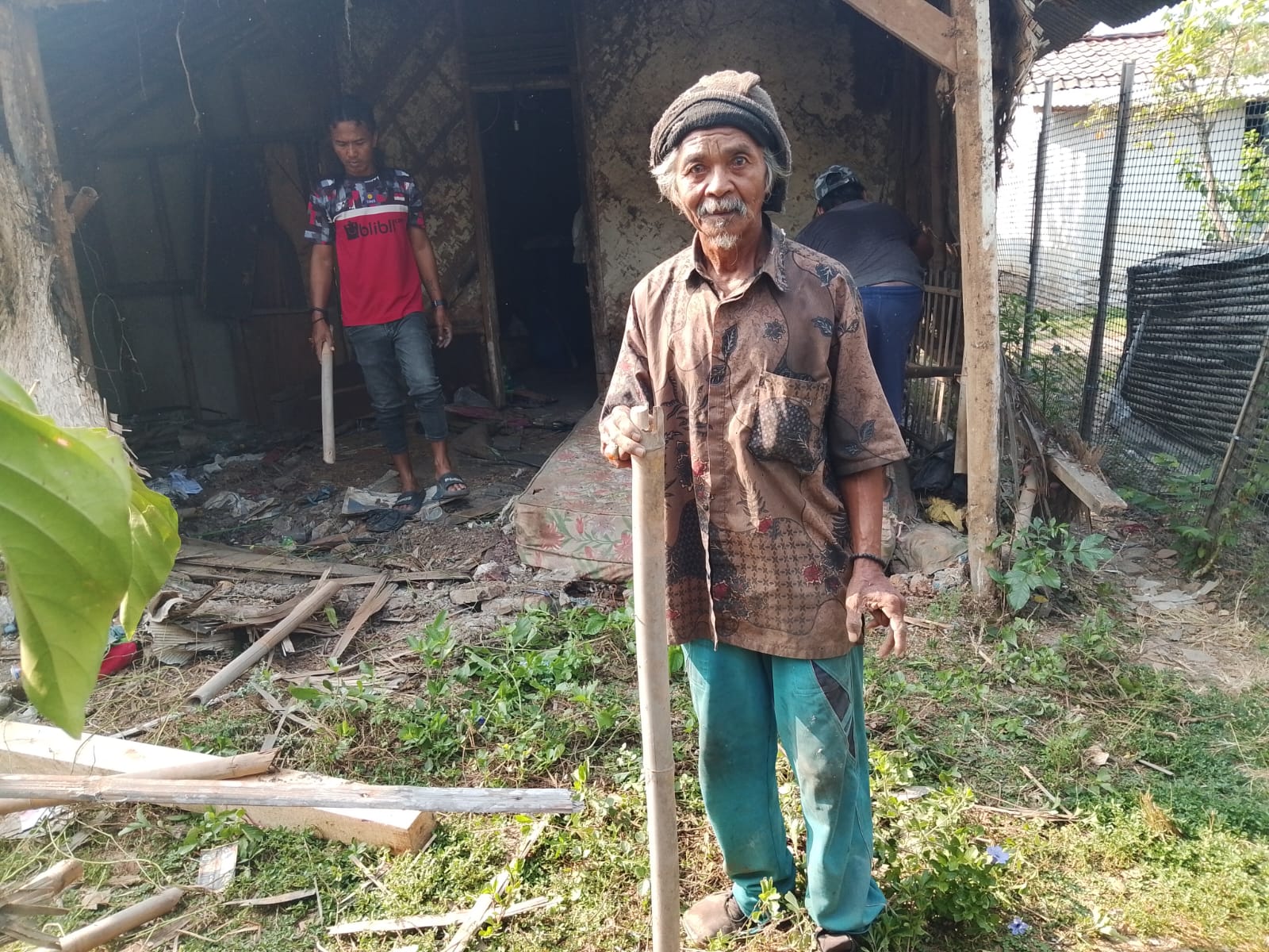 Berkat Swadaya Masyarakat, Rumah Milik Pak Kasta Warga Langensari Di Perbaiki