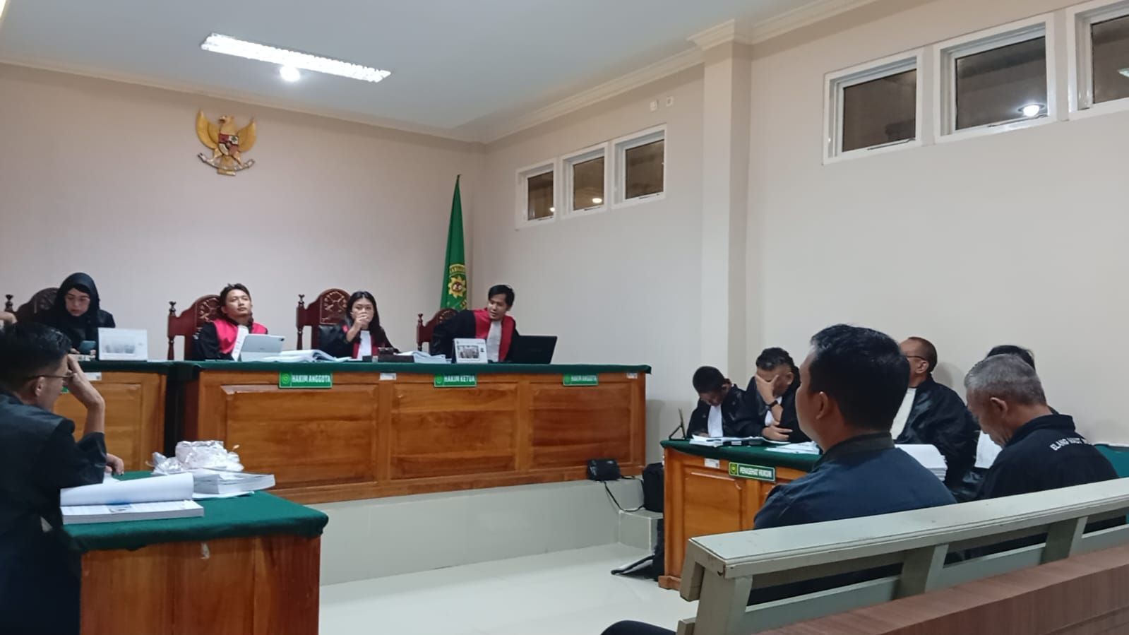 Fakta Baru Sidang Sopir Batu Bara di Baturaja, Saksi Rangkap Penyidik dan penyidi rangkap jadi pelapor hingga Pengakuan setelah peroses BAP baru hadir Pengacara Pendamping  *Sidang Kasus Angkutan Batu Bara di PN Baturaja, Kuasa Hukum Soroti Dugaan Konflik Kepentingan*