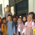 Sambangi Siswa SDN 2 Sukajadi, Bhabinkamtibmas Polsek Pasawahan Hadir sebagai Sahabat Pelajar