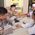 Dokkes Polres Purwakarta Berikan Pemeriksaan Kesehatan Gratis kepada Jemaah Sebelum Salat Jumat