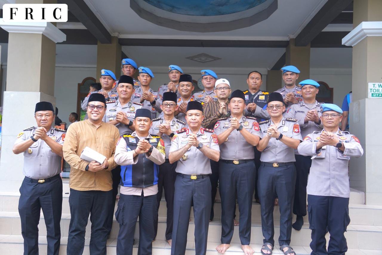KEPOLISIAN NEGARA REPUBLIK INDONESIA DAERAH JAWA BARAT  BIDANG HUBUNGANKapolda Jabar Gelar Shalat Jumat Keliling di Masjid Besar Kaum Ujung Berung, Pererat Silaturahmi dengan Masyarakat