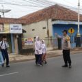 Berangkat Sekolah Disambut Polisi, Pulang Membawa Cerita!