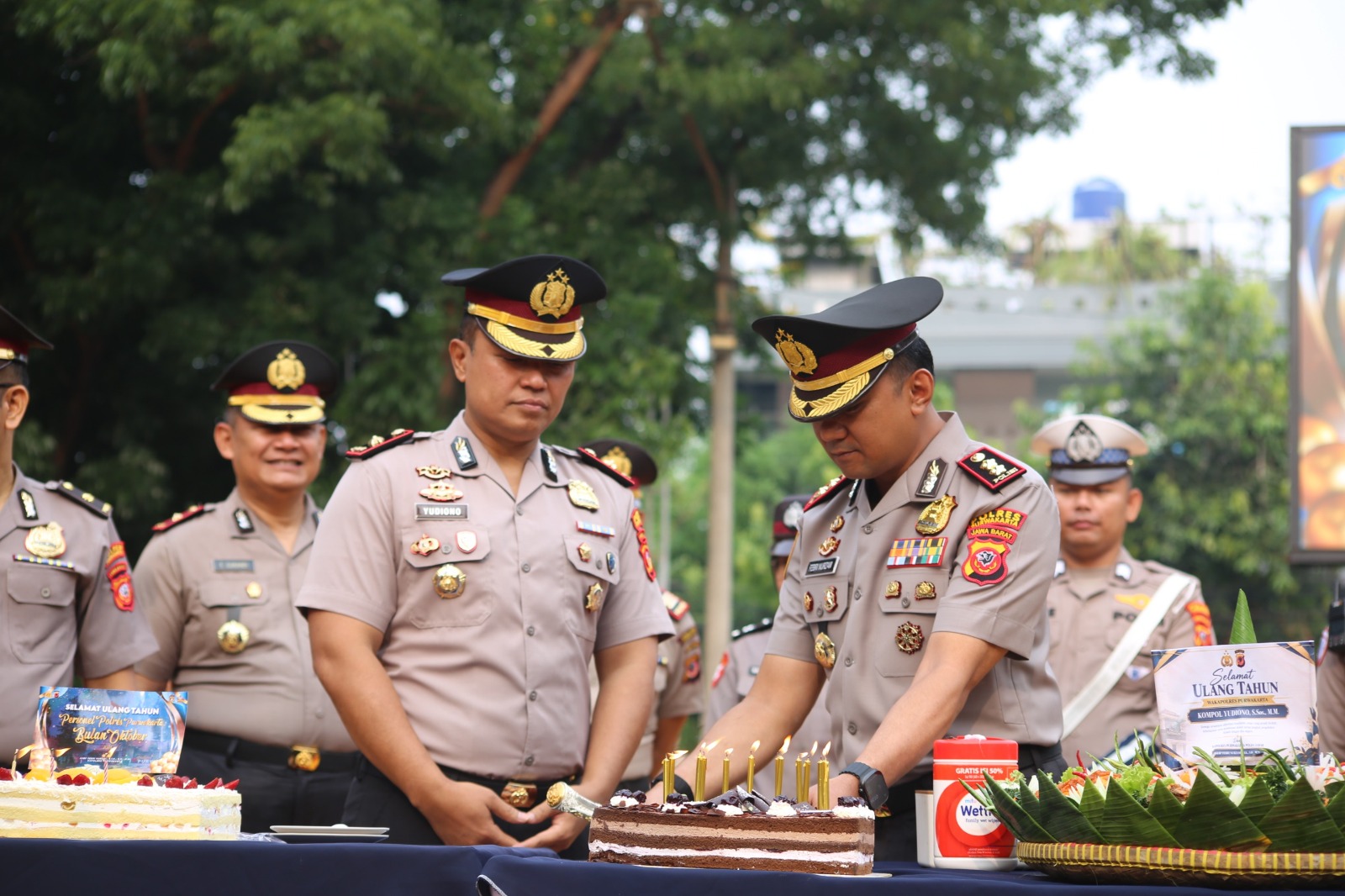 Kapolres Purwakarta Berikan Kejutan Ulang Tahun, Hangatkan Kebersamaan Sesama Personel