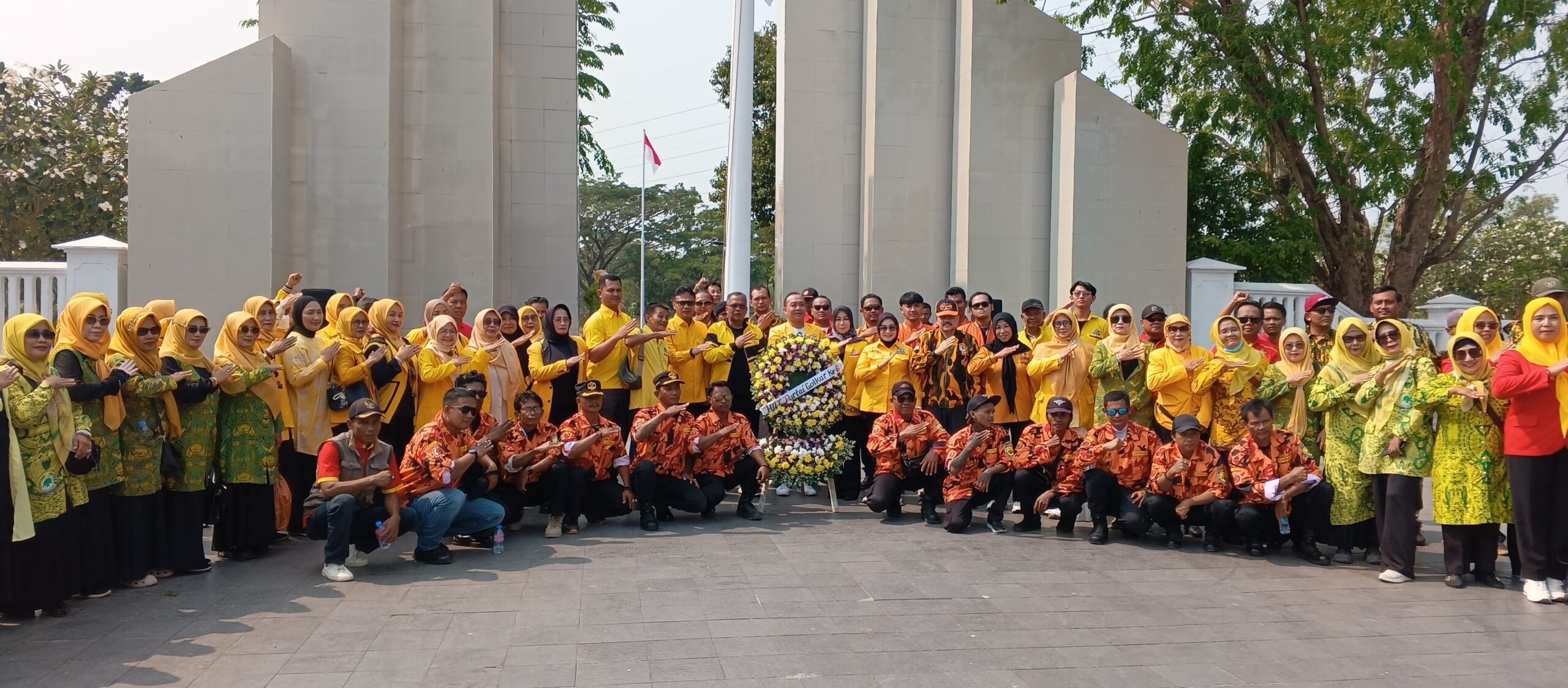 HUT KE-62 PARTAI GOLKAR DI KARAWANG Sri Rahayu Agustina Hadiri Upacara dan Tabur Bunga di Taman Makam Pahlawan, Tegaskan Soliditas Menuju 2029