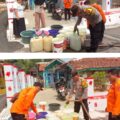 KEPOLISIAN RESOR PURWAKARTA  SEKSI HUBUNGAN MASYARAKAT  SIARAN PERS TENTANG   Polsek Jatiluhur bersama BNPB salurkan air bersih untuk warga Desa Cisalada